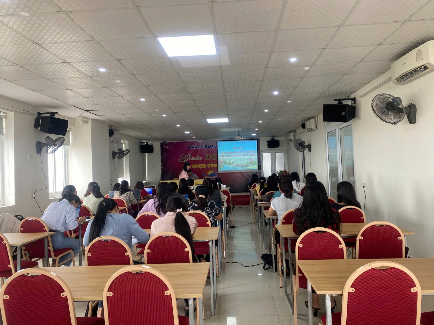 Trung tâm Hỗ trợ, Tư vấn Tài chính Nghệ An tổ chức Hỗ trợ, Nâng cấp Phần mềm Kế toán IMAS và KTXA cho cán bộ Tài chính-Kế toán trên địa bàn huyện Nghĩa Đàn.